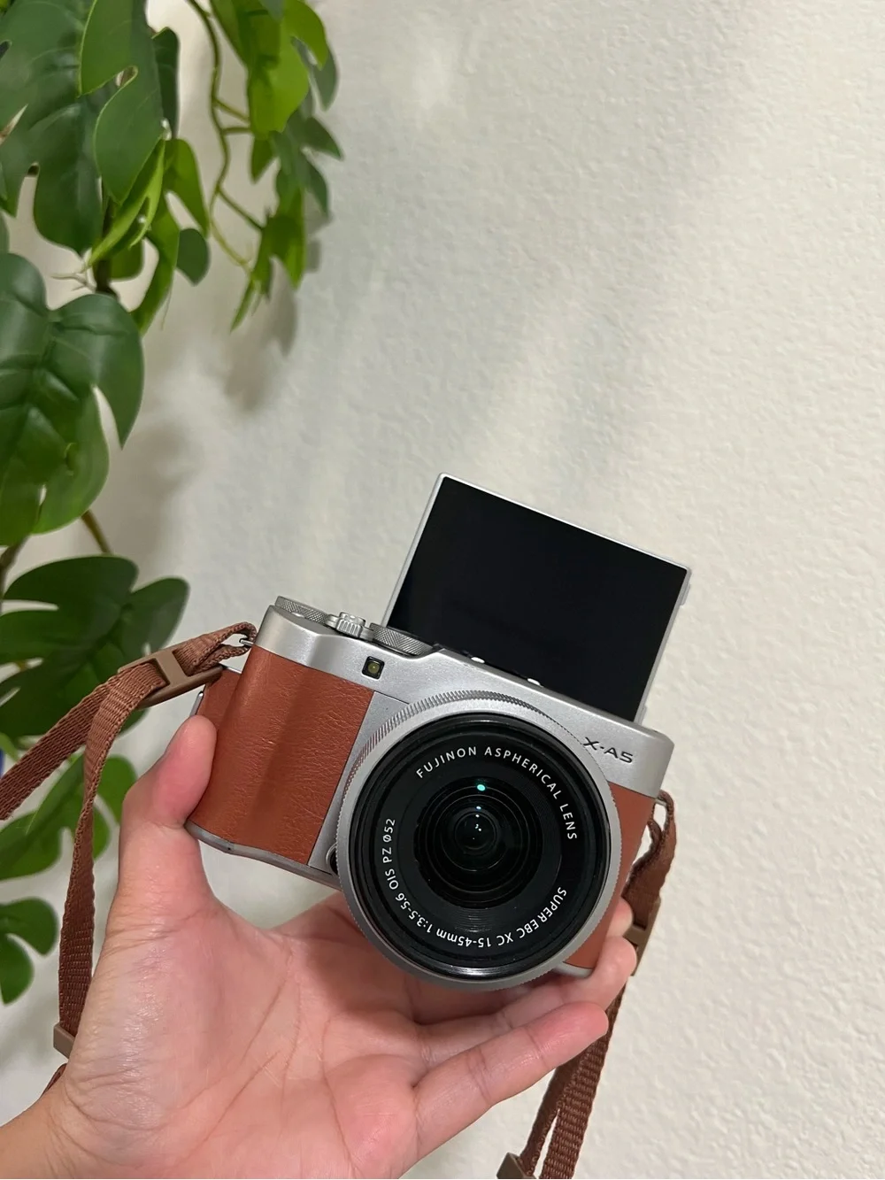 FUJIFILM X-A5 Mirrorless Digital Camera w/XC15-45mmF3.5-5.6 OIS PZ Lens - Brown
